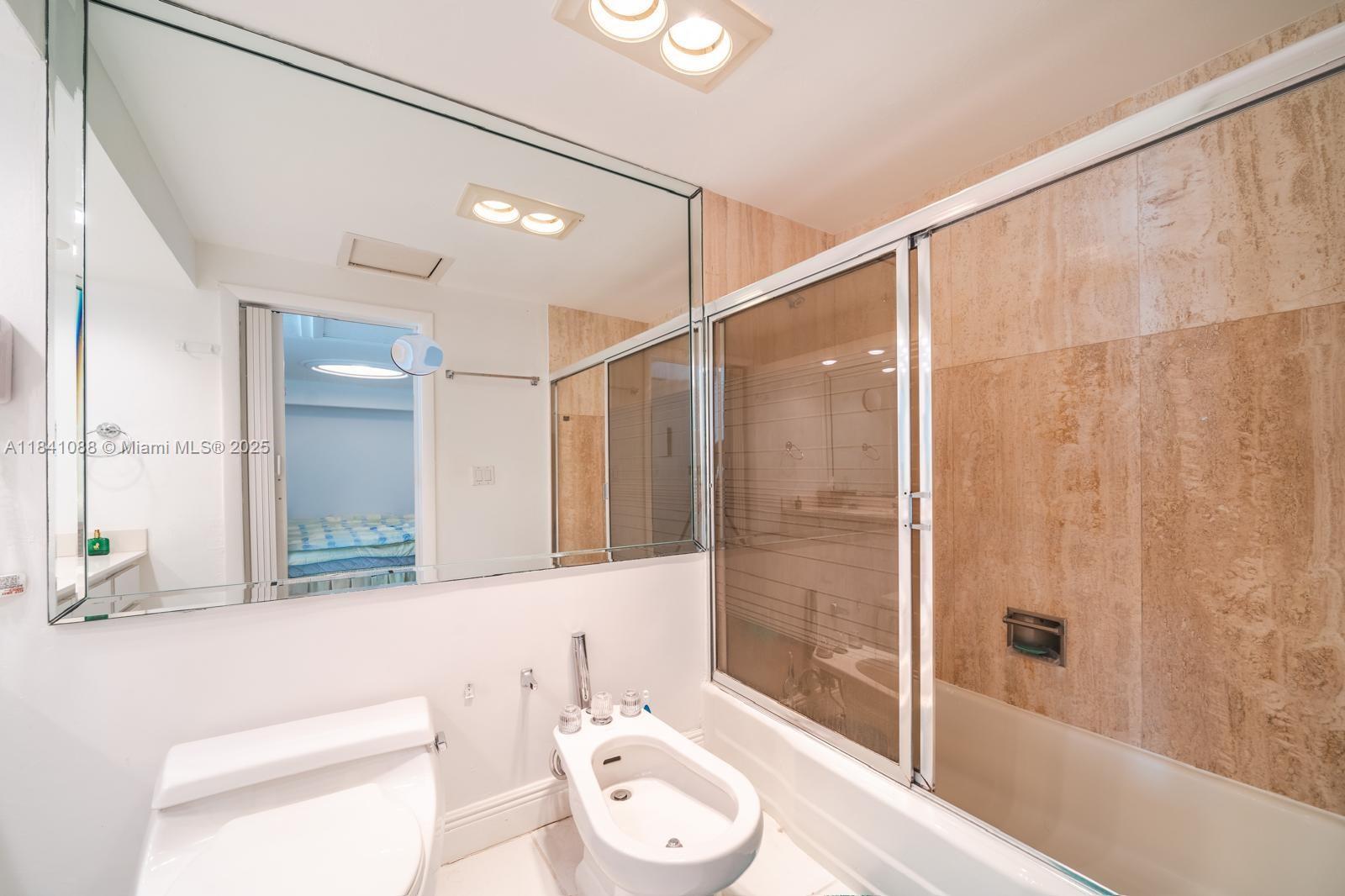 Building Photo - 1408 Brickell Bay Dr