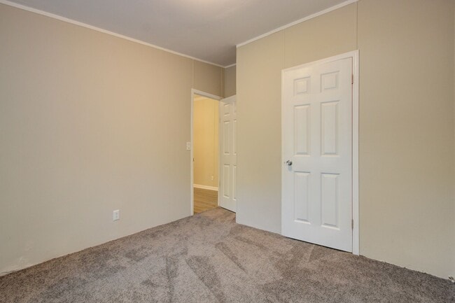Building Photo - 435 Capers Dr