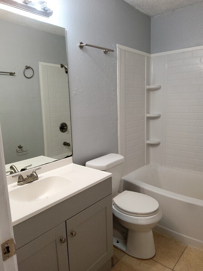 Building Photo - 10151 Inwood Hollow Ln