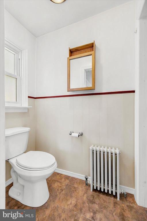 Building Photo - 712 E Hector St