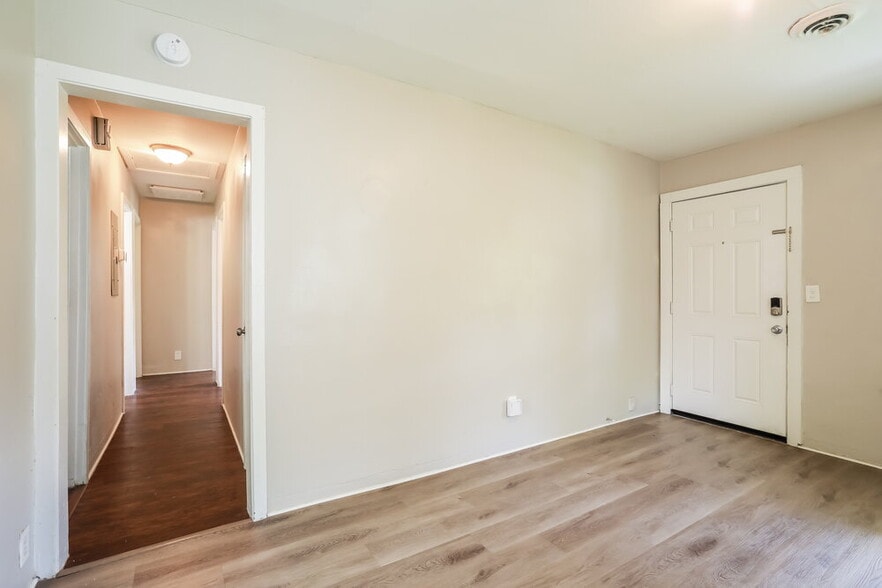 Building Photo - 2969 Myra St