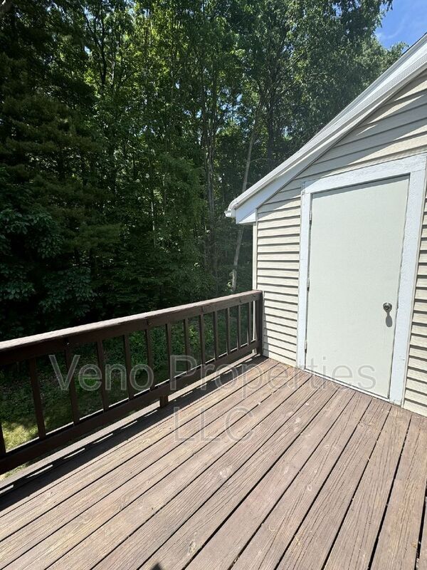 Building Photo - 5213 Forest Point Dr S