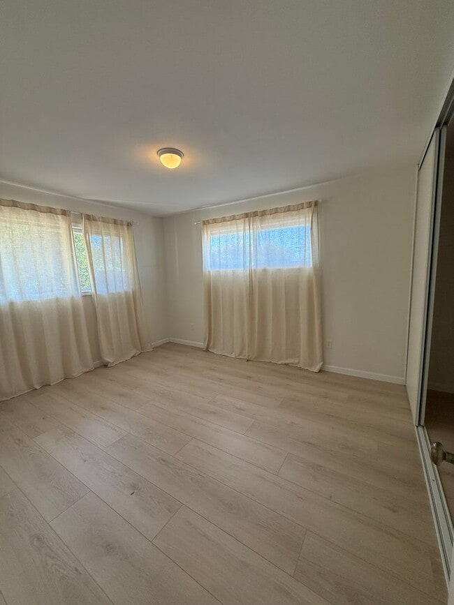 Building Photo - Remodeled - 3 bed, 2 bath single story home in Thousand Oaks