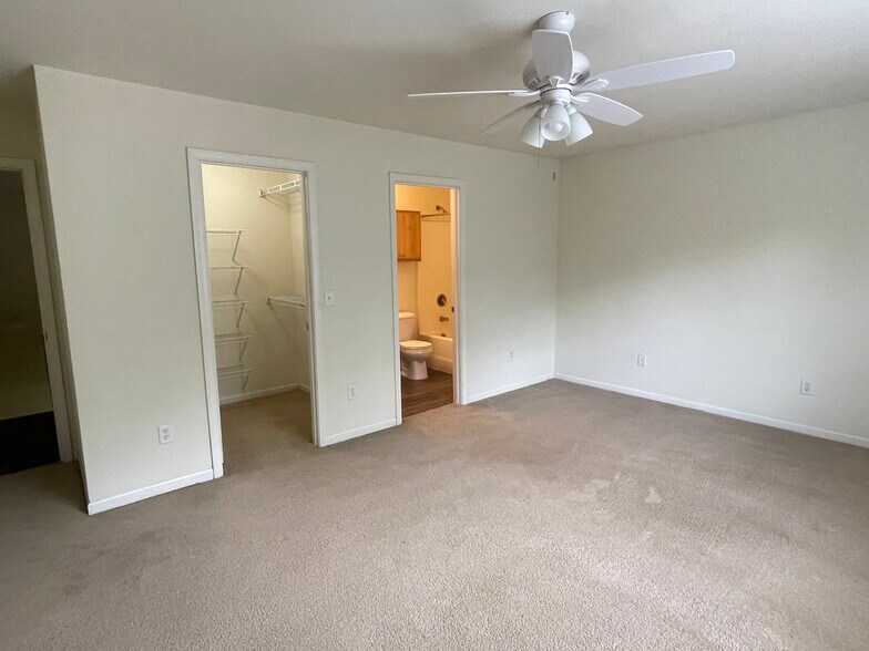 Building Photo - 835 Woodside Creek Dr
