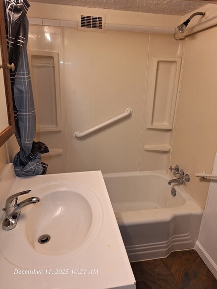Bathroom - 5105 Belair Rd
