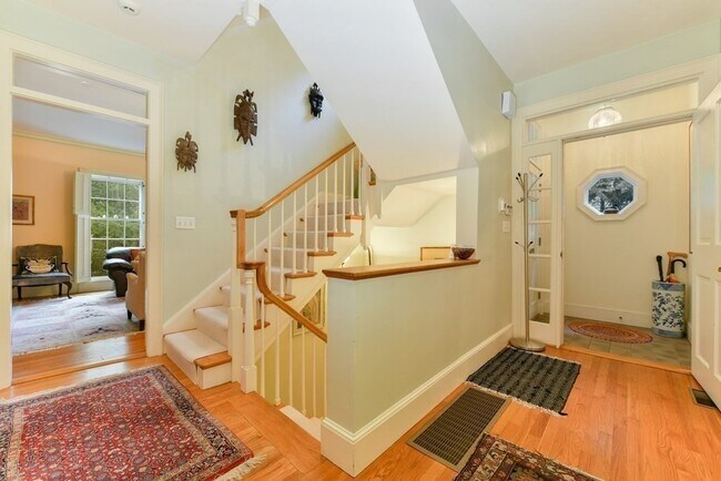 Building Photo - 14 Ash St