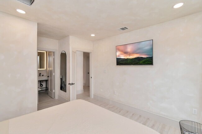 Building Photo - 2703 Blodgett St