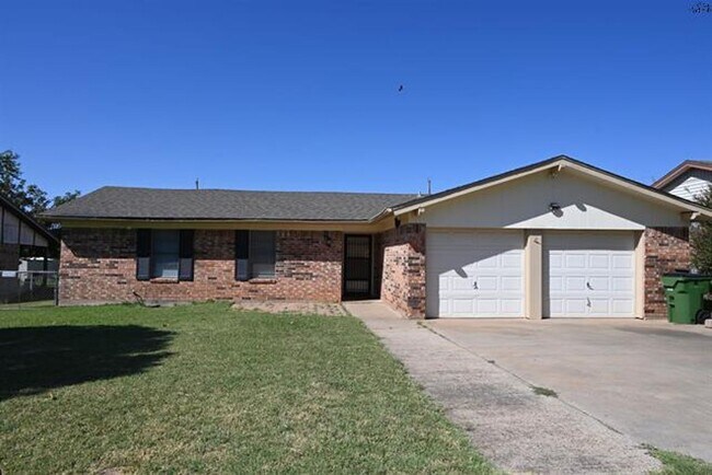 Primary Photo - 4 bed 2 bath near SAFB.