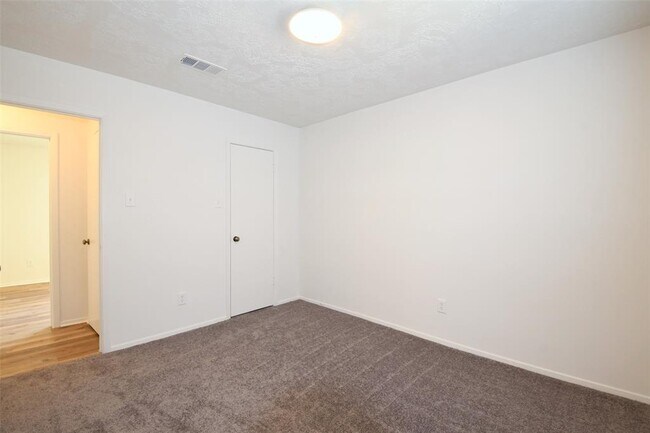 Building Photo - 18811 Pine Trace Ct