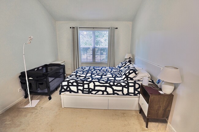Building Photo - 1049 Talbots Ln