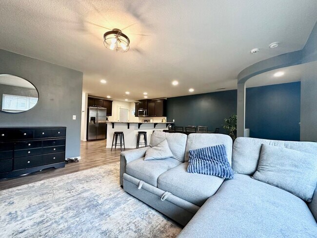 Building Photo - Modern 3-Bedroom 2.5 Bath Single Family Home in Gresham!