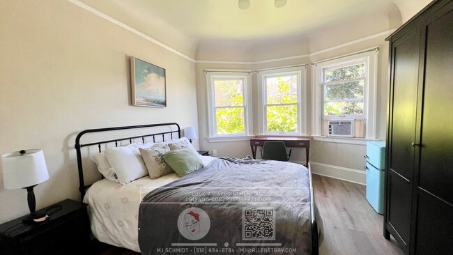 Building Photo - Large top floor 3 bedroom fully furnished walking distance to UC Berkeley Campus!