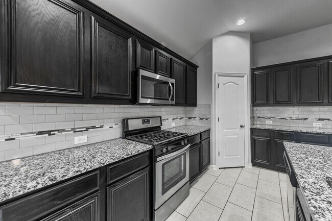 Building Photo - Charming 1-Story 4 Bedroom 2 Bathroom in L...