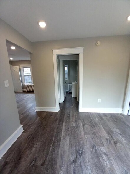 Building Photo - 2527 Edgmont Ave