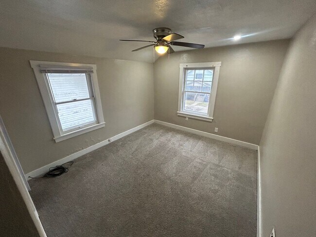 Building Photo - Charming 3-bed, 1-bathroom house located in North End Toledo, OH.