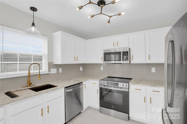Building Photo - 12915 Deaton Hill Dr