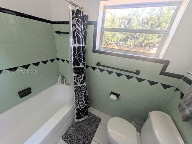 Building Photo - 1004 N 16th Ave