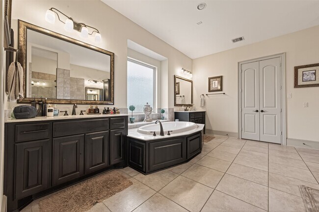 Building Photo - 2515 Avon Gate Ct