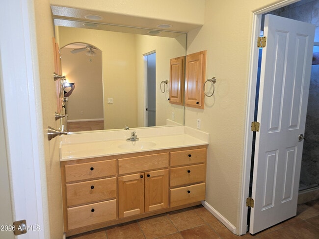 Building Photo - 600 E Desert Canyon Rd