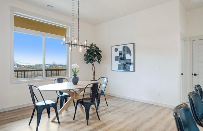 Building Photo - Luxury New Construction Five Bedroom Three...