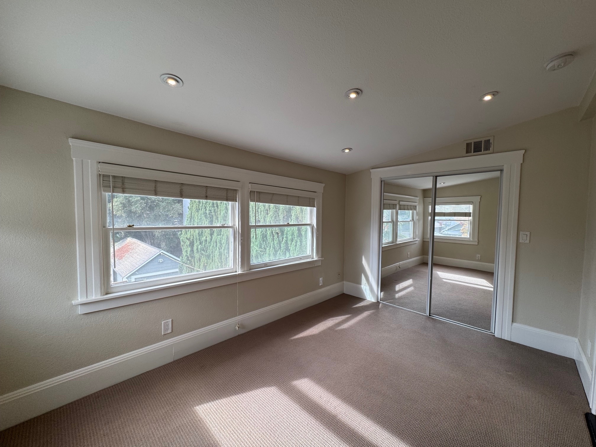 Building Photo - 2514 Central Ave