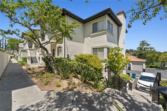 Building Photo - 30902 Club House Dr