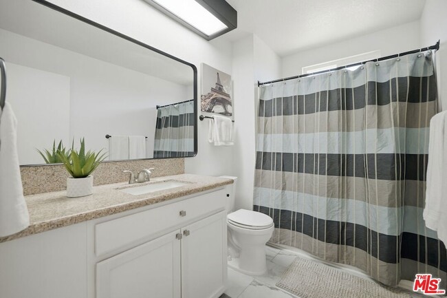 Building Photo - 52275 Avenida Vallejo