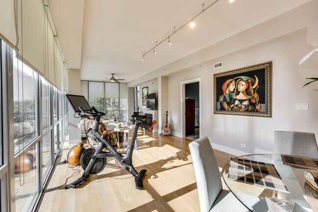 Building Photo - 525 Kedzie St