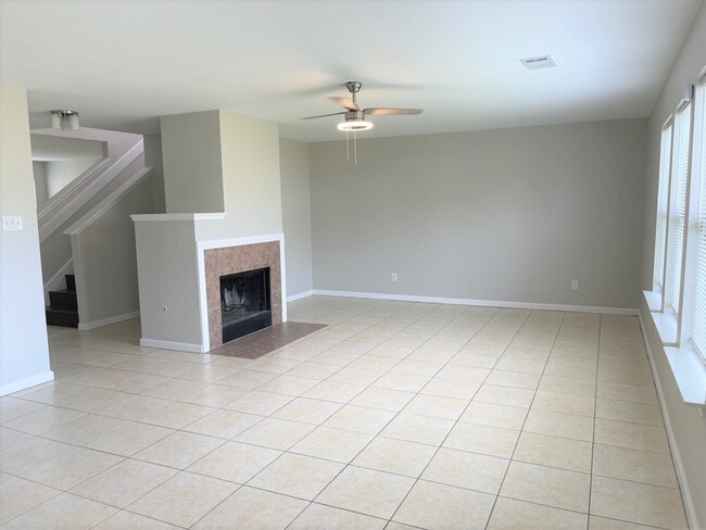 Building Photo - 15406 Bay Lodge Ln