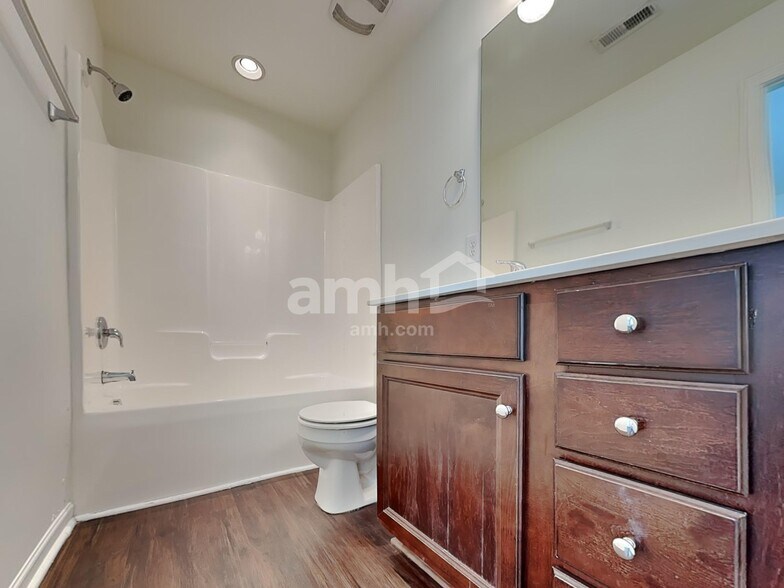 Building Photo - 913 Bridlemine Dr