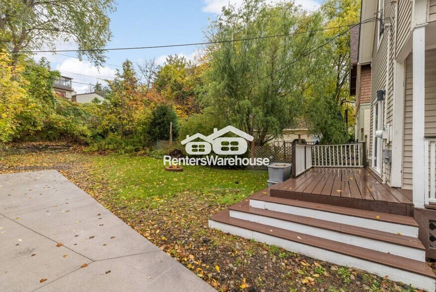 Building Photo - 206 Robie St E