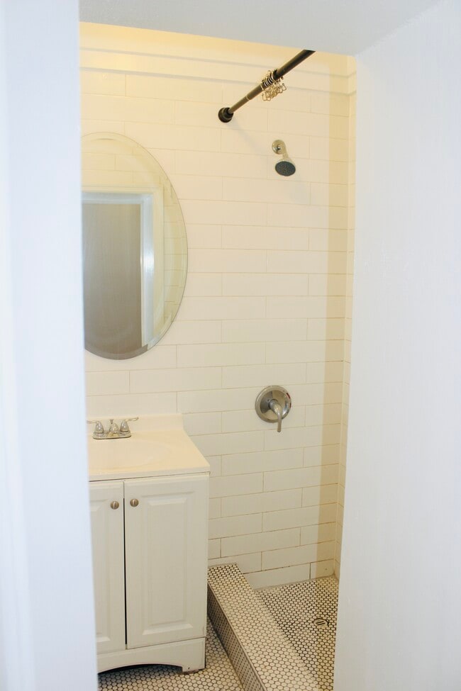 Building Photo - 273 E 39th St