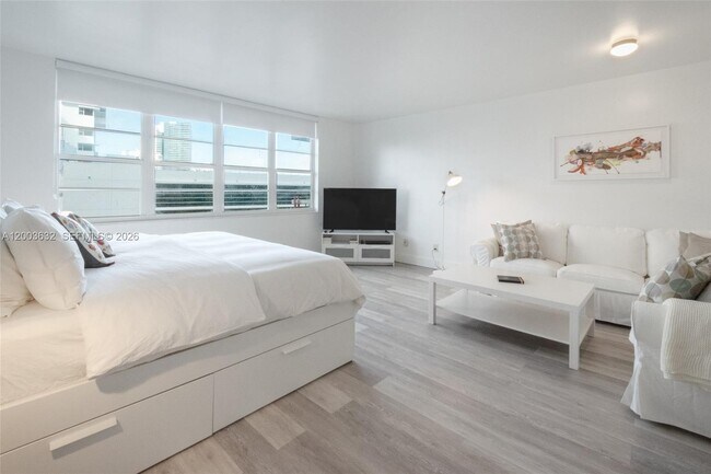 Building Photo - 100 Lincoln Rd