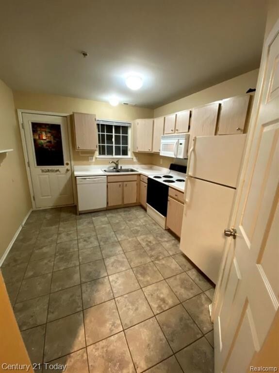 Building Photo - 22105 Atlantic Pointe