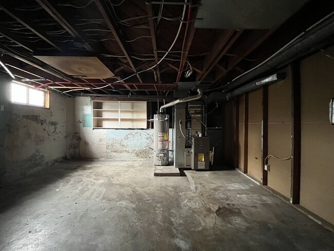 Building Photo - Three-Bedroom Home with Updated Kitchen & Vaulted Ceilings