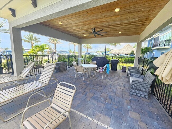 Building Photo - 503 N Tamiami Trail