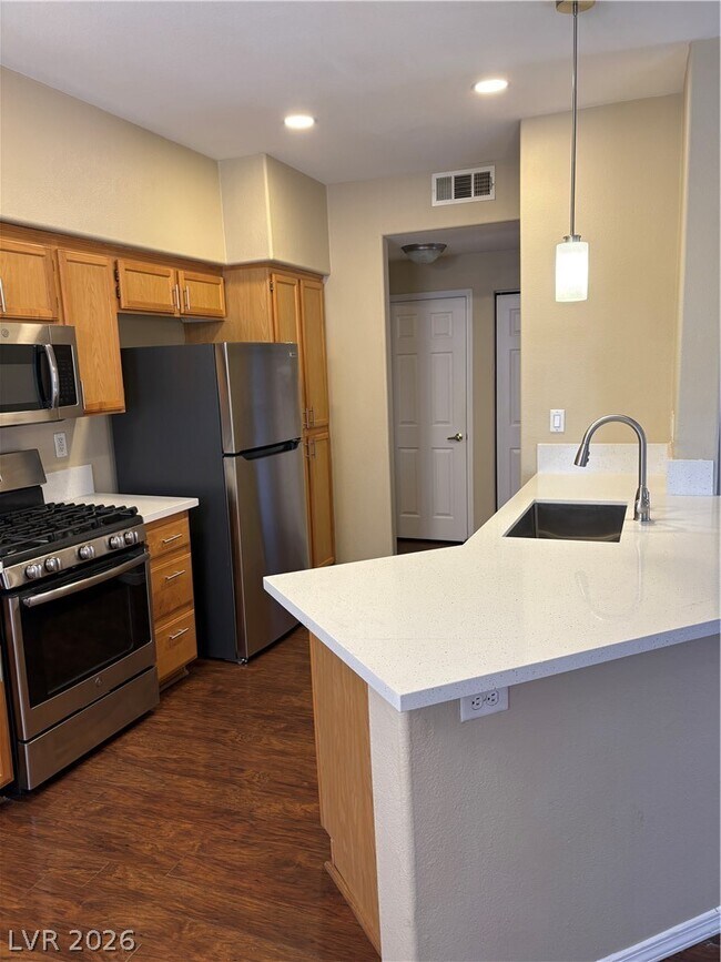 Building Photo - 1050 E Cactus Ave