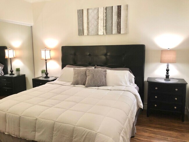 Building Photo - Meridian Luxury Condo. 1 Bd 1 Ba, Utilitie...