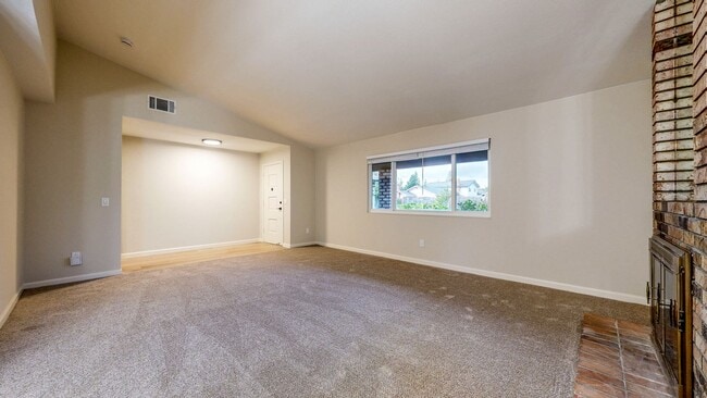 Building Photo - Meticulously Maintained Four Bedroom Singl...