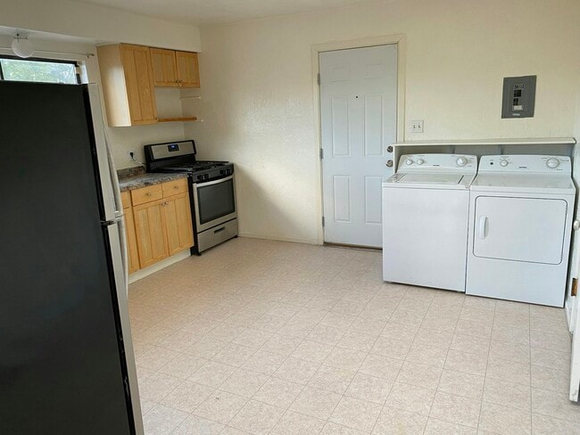 Building Photo - 1000 NM-76