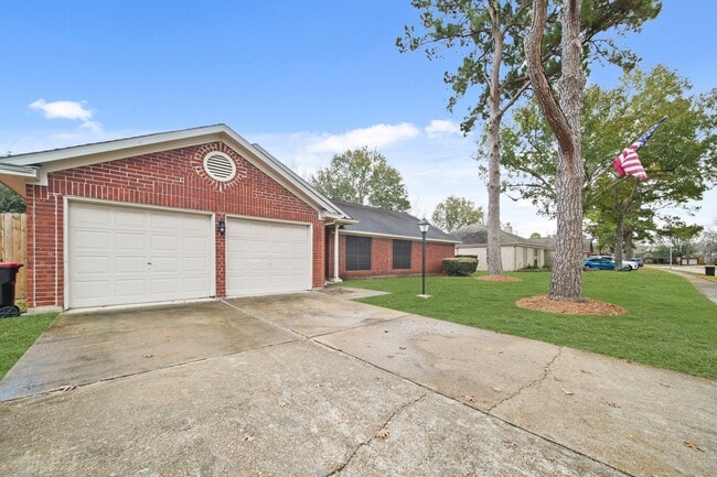 Building Photo - 7010 Pembrough Ln