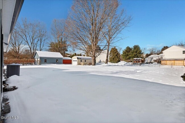 Building Photo - 257 W Circular St