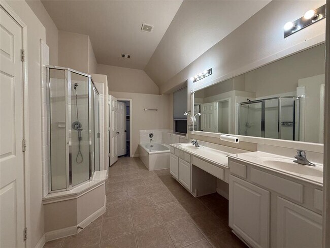 Building Photo - 10204 Dawn Brook Dr