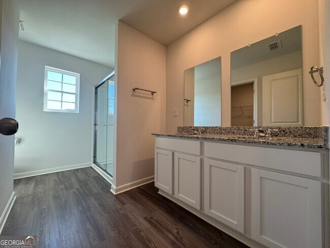 Building Photo - 528 Pemberton St