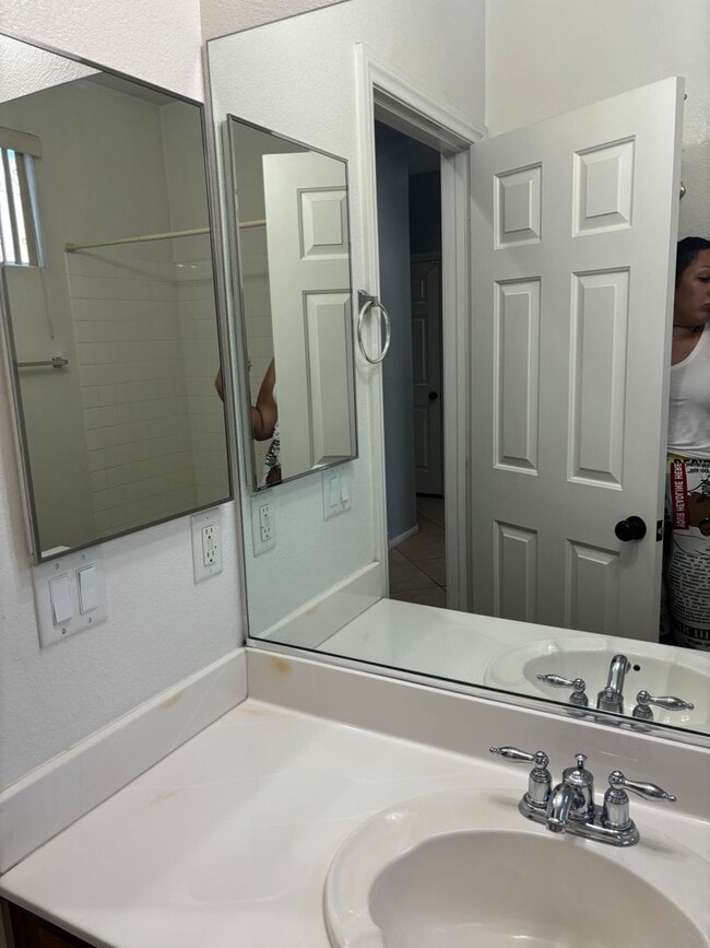 Building Photo - Wonderful single story rental in the heart of Summerlin