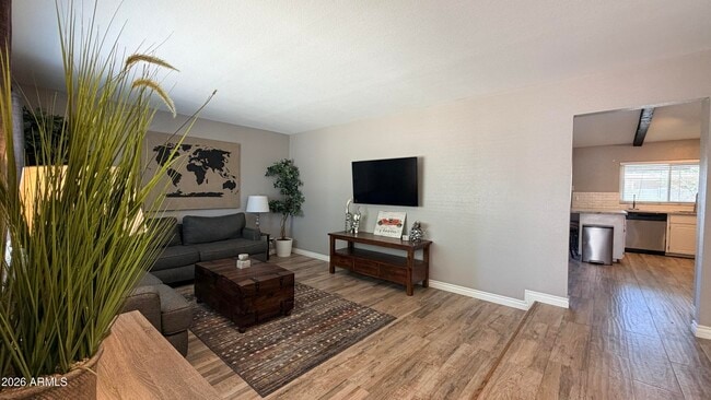 Building Photo - 2303 S Cottonwood Dr