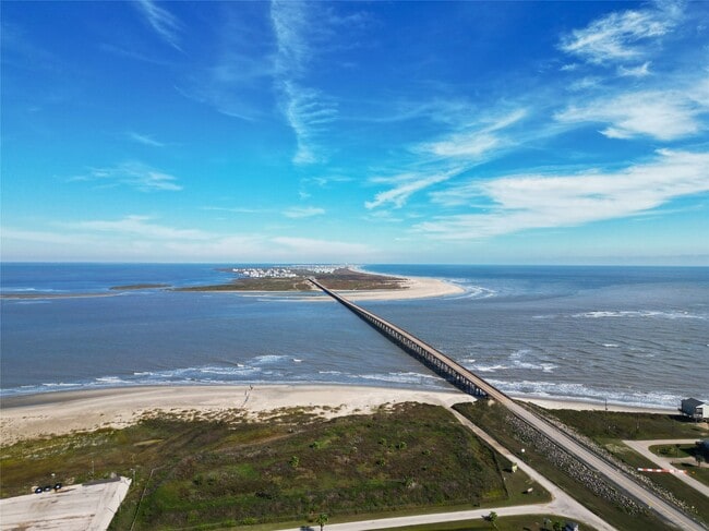 Building Photo - 131 Pieces of 8