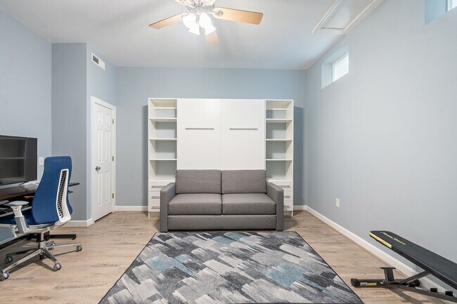 Building Photo - Beautiful Southern Village townhome - Furnished - Mid / Long Term lease options