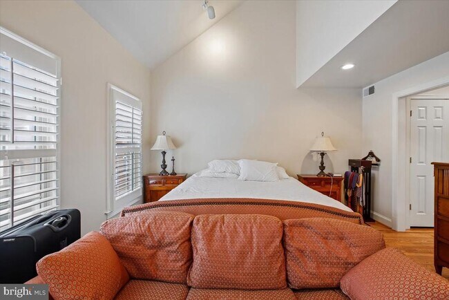 Building Photo - 1309 McLean Crest Ct