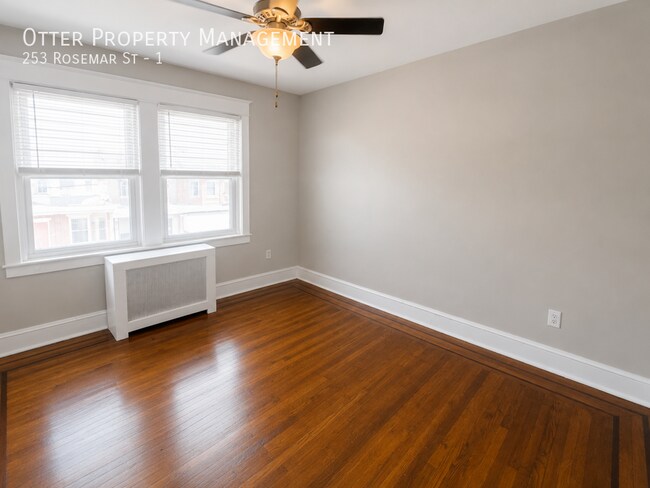 Building Photo - 253 Rosemar St
